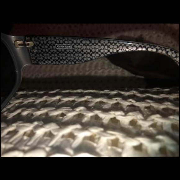 Coach sunglasses with Coach script written on side - Picture 3 of 4